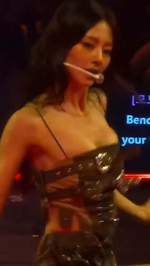 트와이스 쯔위 윗슴골 코르셋 끈나시 흔들릴 때마다 출렁인 직캠