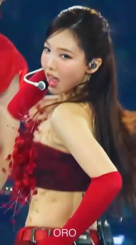 트와이스 나연 슴무빙 측면에서 본 요동치는 볼륨