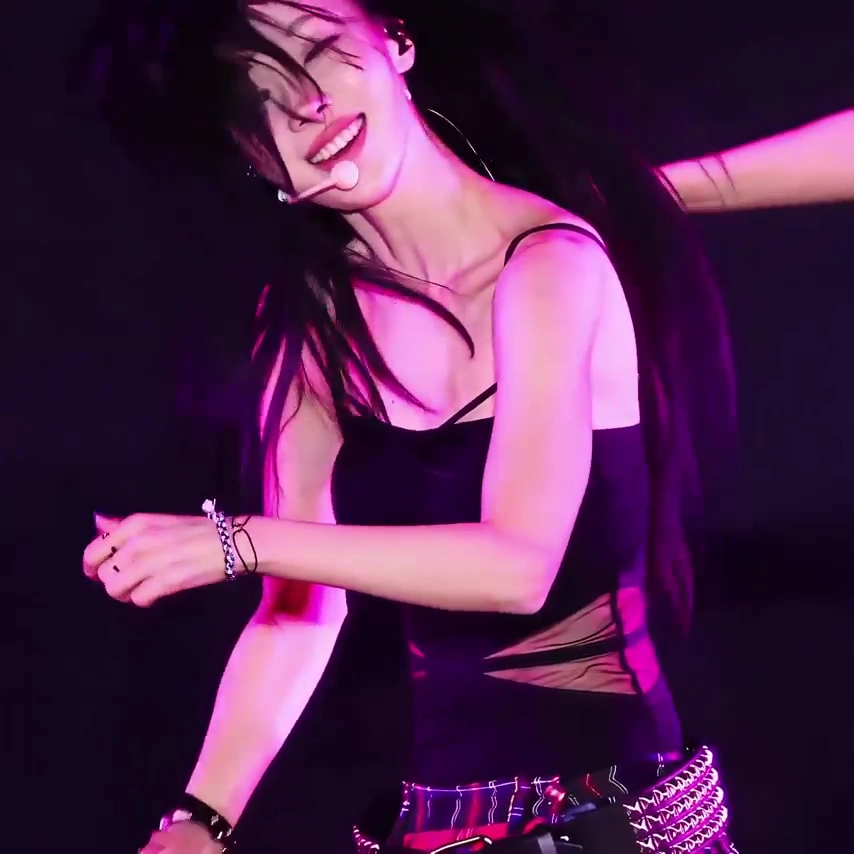 에스파 윈터 가슴 쓰다듬는 란제리룩 섹시 안무