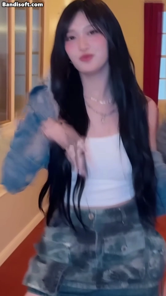 아이브 이서 슴부먼트 청자켓 속 나시 왜 이렇게 흔들려?