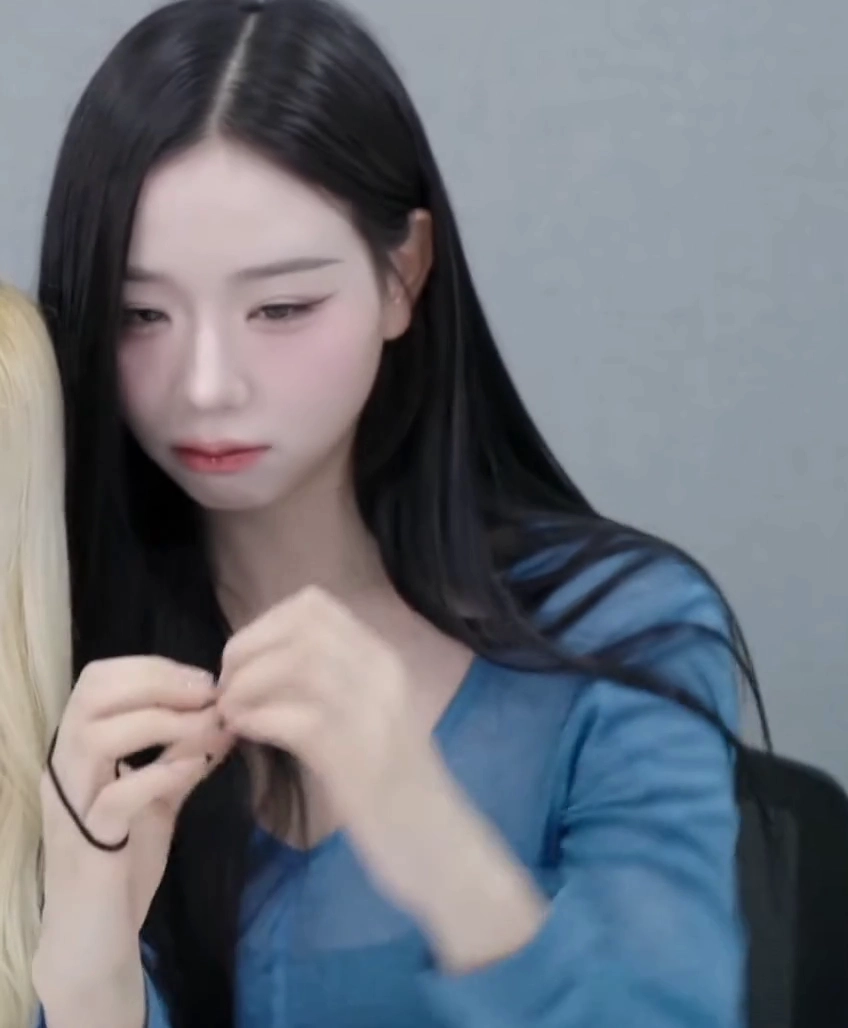 트리플에스 김채연 겨땀 드러난 하늘색 시스루 라방