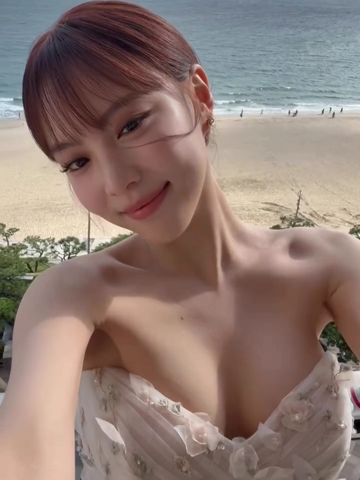 배우 이열음 가슴골 드러난 호텔 드레스 셀카 아찔하다