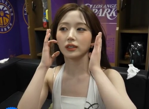 엔믹스 오해원 겨드랑이 대기실 머리 쓸어올리다 그대로 노출