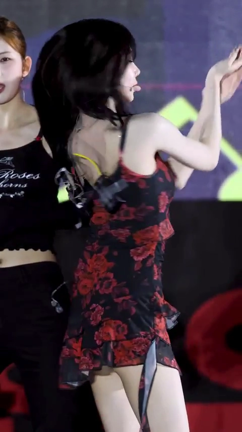 트리플에스 나경 원피스 검속 쩍벌 내전근 클로즈업