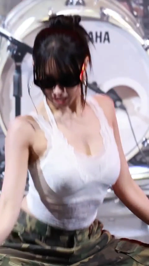 나띠 가슴 레이스 란제리로 묵직함 제대로 드러났다