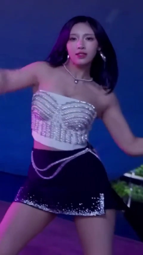 초원 가슴골 란제리룩이 버티지 못한 슴부먼트