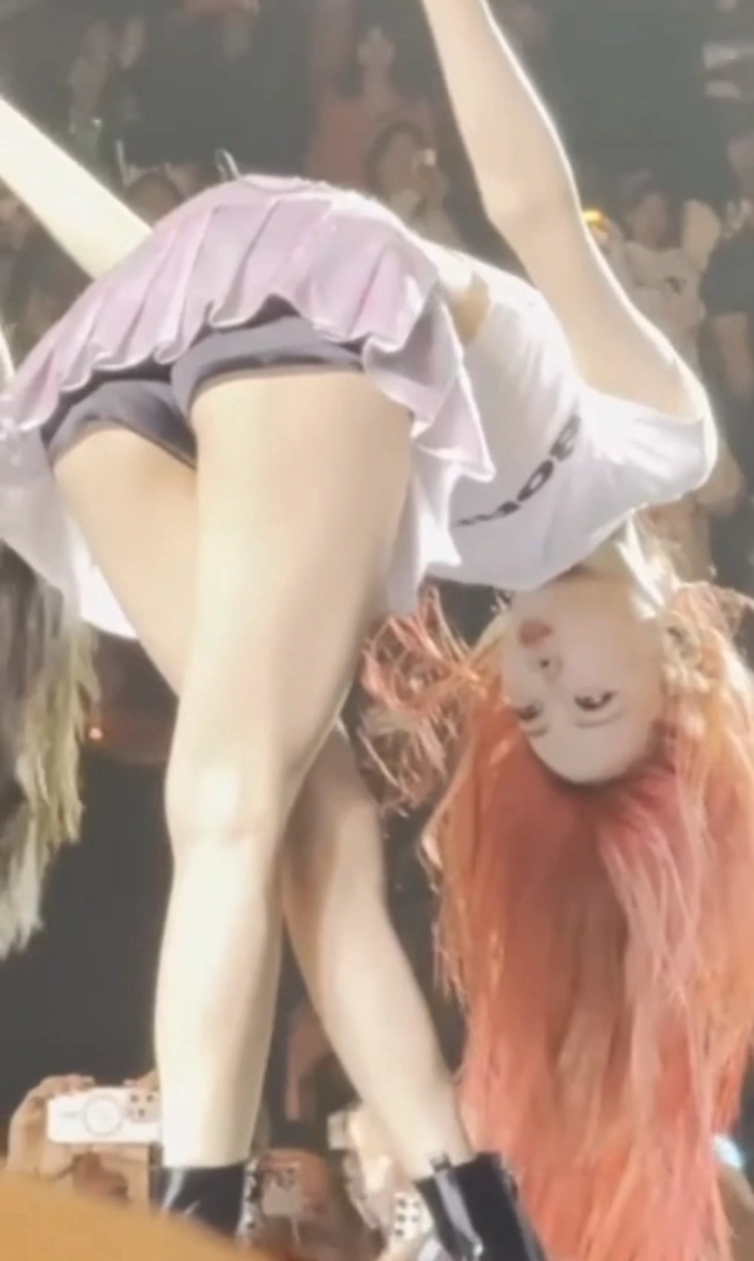 유나 눈빛 뒷열 팬과 눈 마주친 요망한 순간