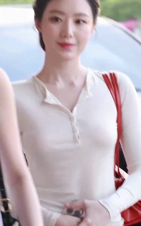 슈화 노브라 얇은 카라티에 가려지지 않는 자유로운 무빙