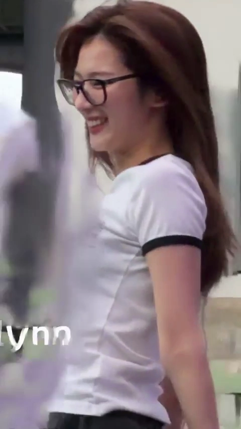 사나 옆슴 리허설 중 흥이올라 바운스