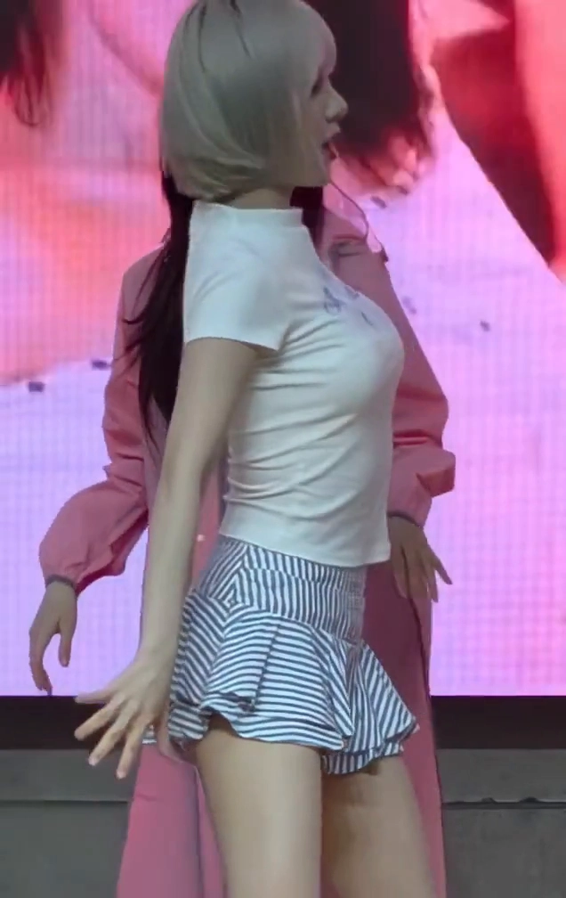 은하 미드 발사 직전 크롭티 단발 헤어로 완성된 러블리 무드