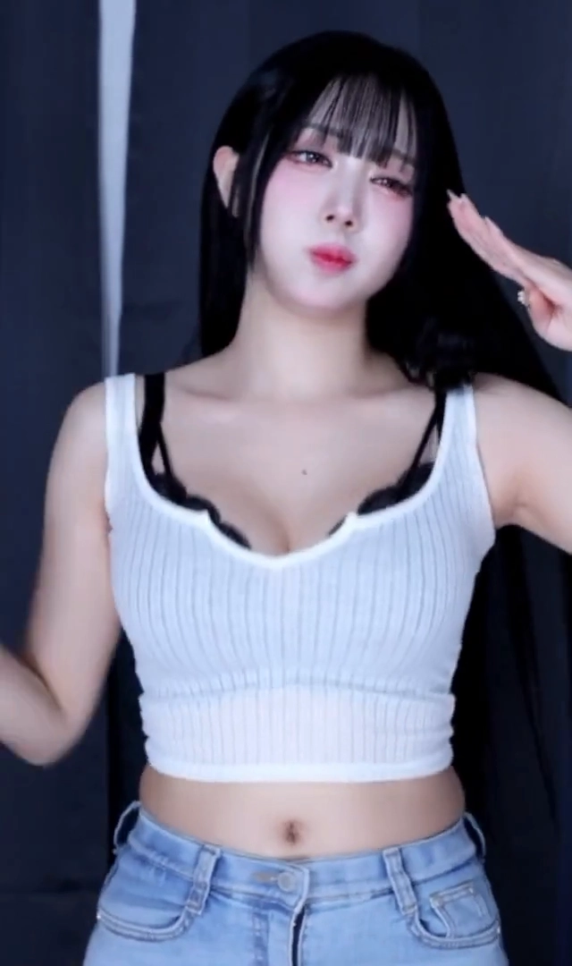 정다별이 브라 삐져나온 골지 탱크탑 출렁이는 가슴골