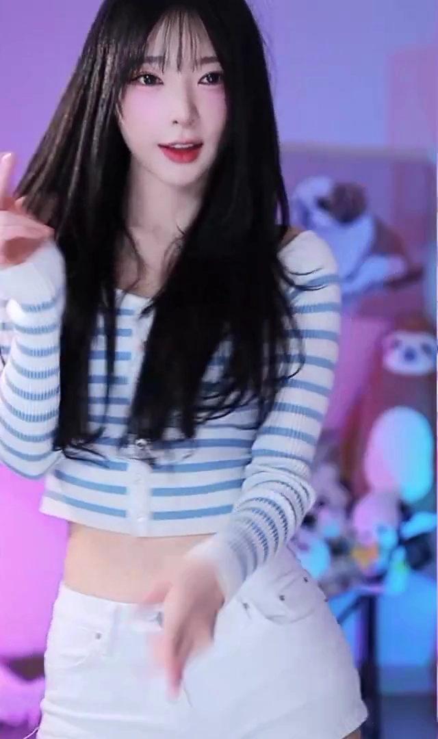 지붕위소희 슴골 내려서 보여주는 후방주의 리액션