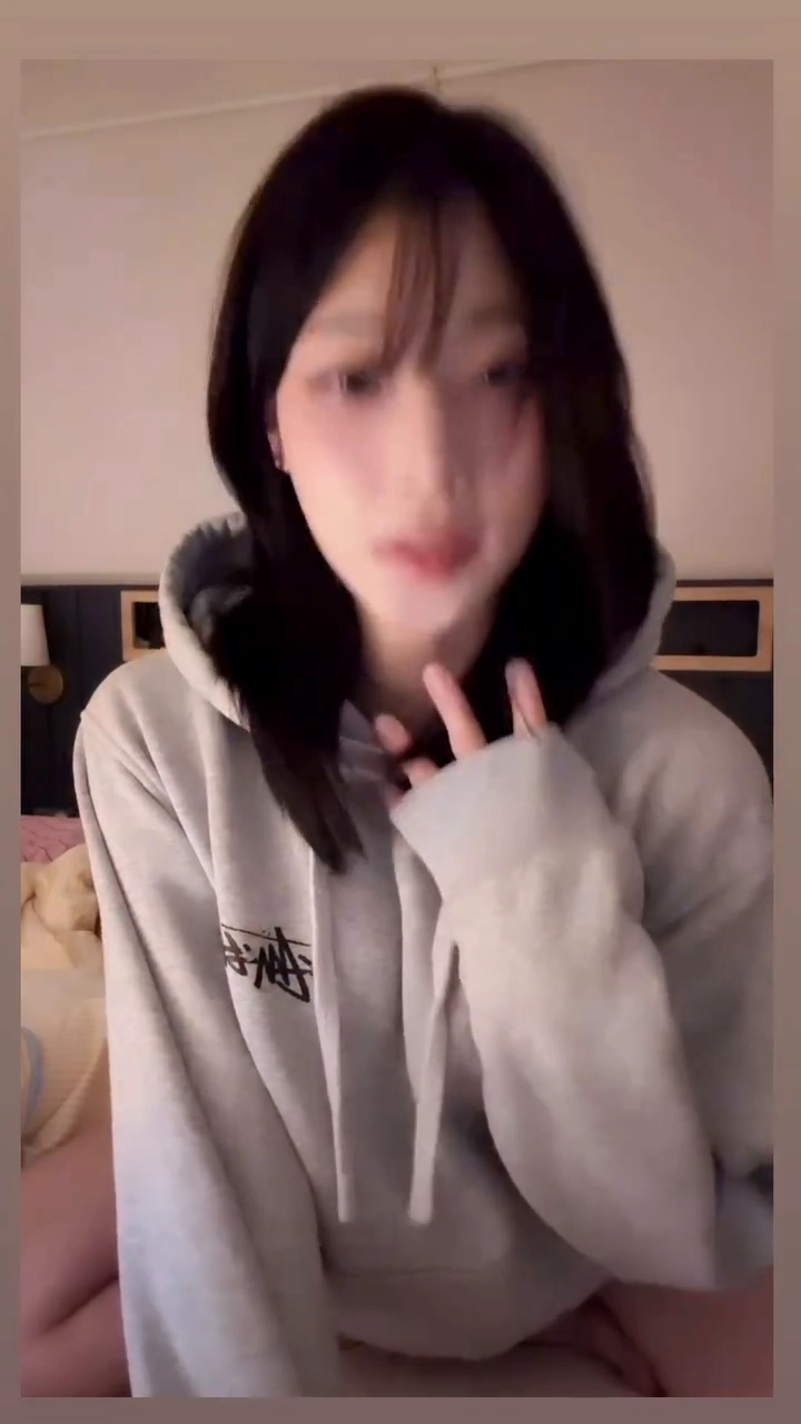 명아츄 미드 후드속 가려진 반전매력 몸매