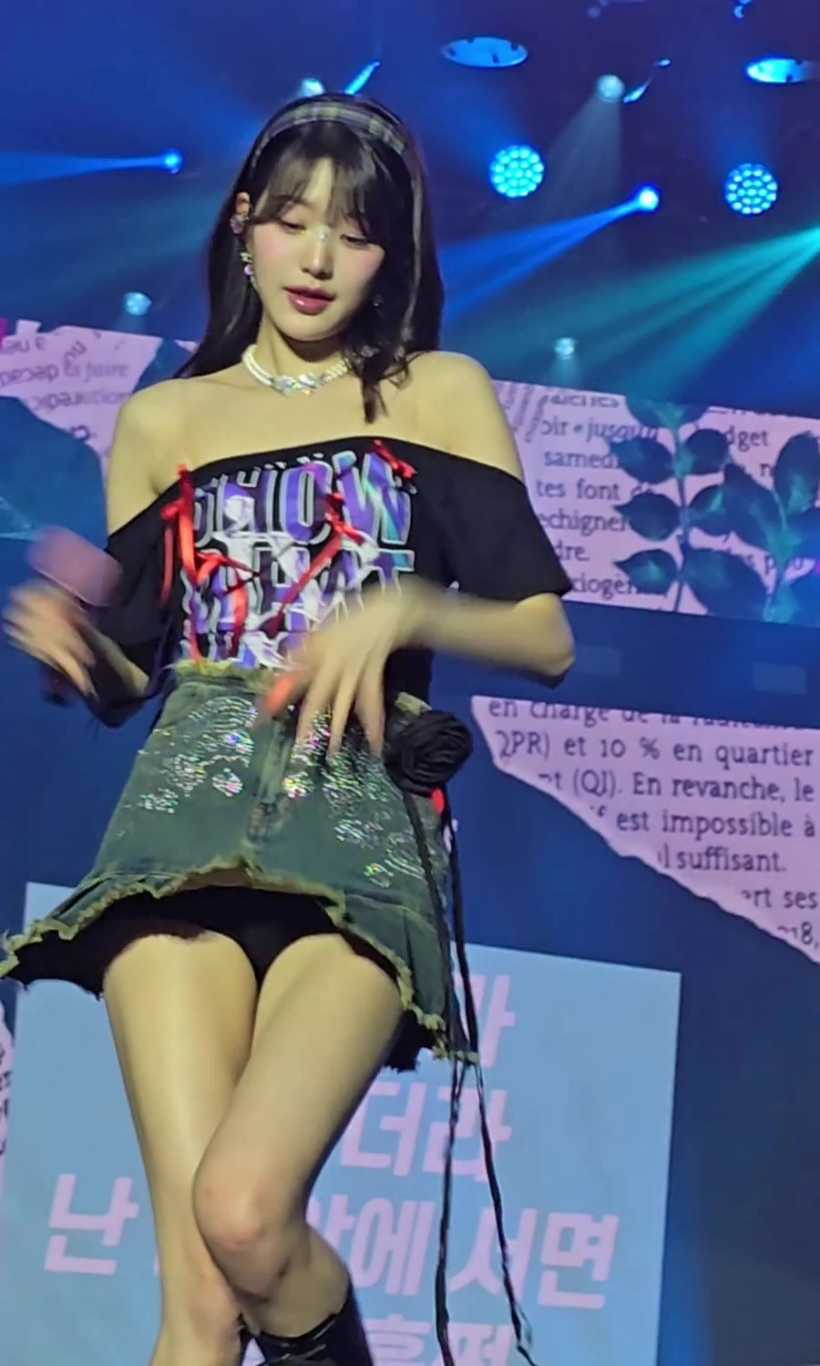 장원영 Y존 노출 청치마 앞이 훌렁 올라가 당황