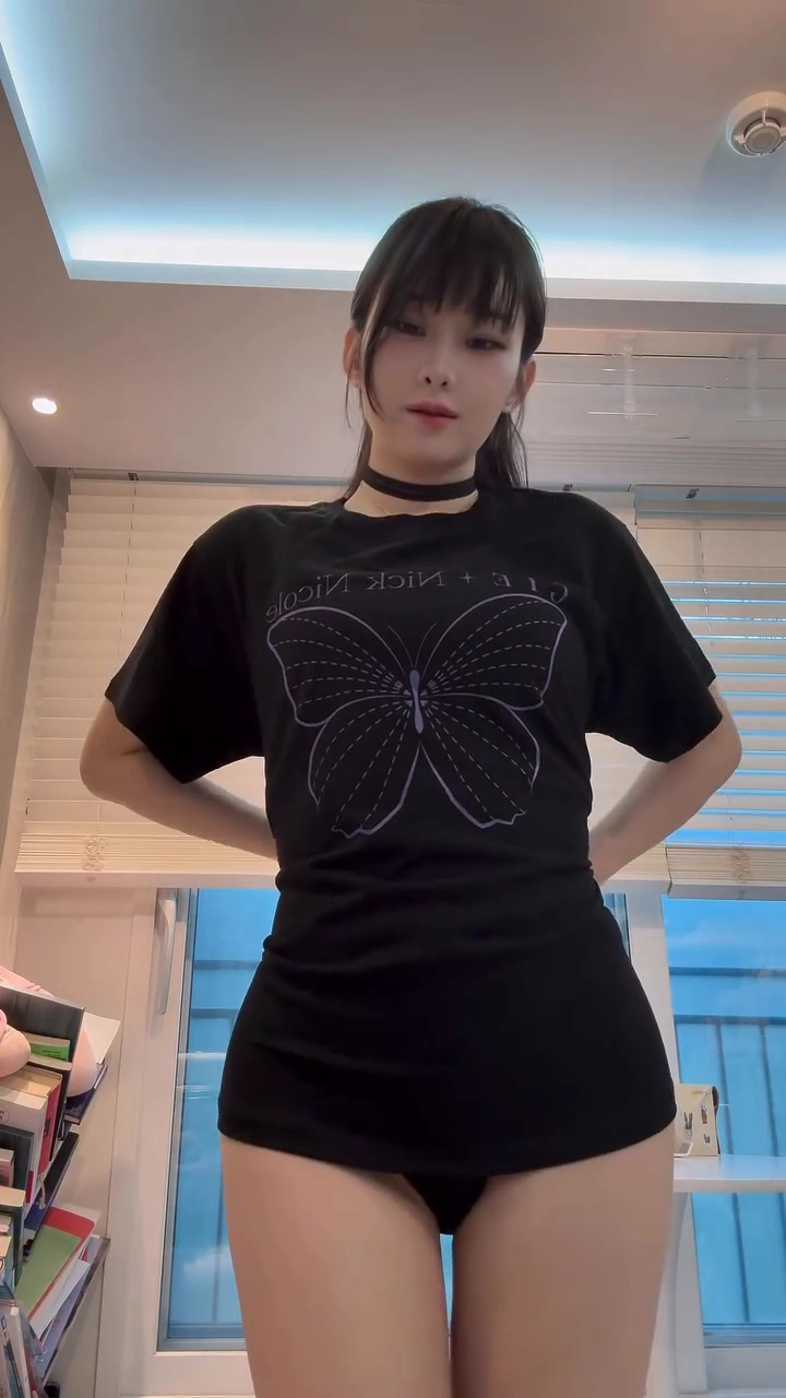 김우현 Y존 매끈한 팬티 노출 하게 만든 힘순찐 챌린지