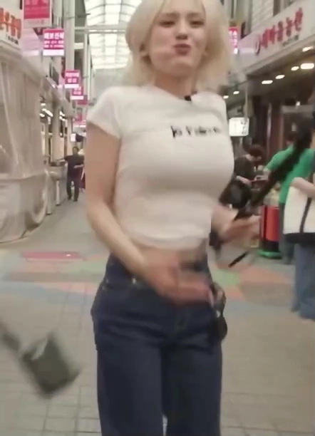 전소미 미드 방방 뛸 때마다 덜렁덜렁