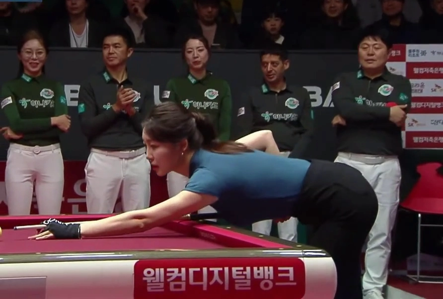 아나운서 이지현 가슴 라인 밀착된 당구 시타