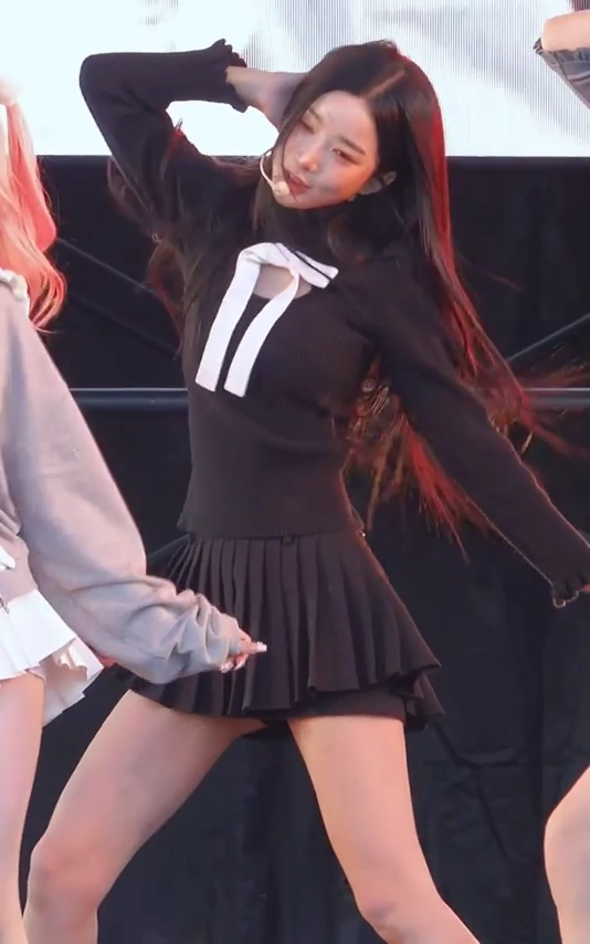 트리플에스 김유연 엉밑살 바로 앞에서 보는 초근접 영상