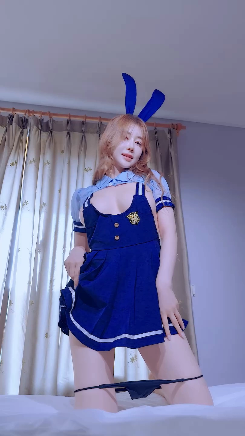 이아인 꼭지 걸친 섹시 바니걸 멜빵끈