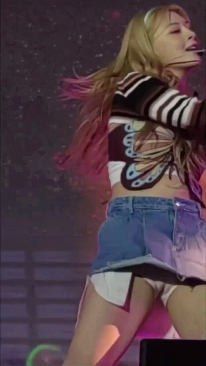 스테이씨 세은 도끼자국 선명한 앞이 올라간 청치마