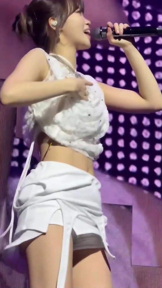 르세라핌 채원 도끼자국 1열 직관 시점