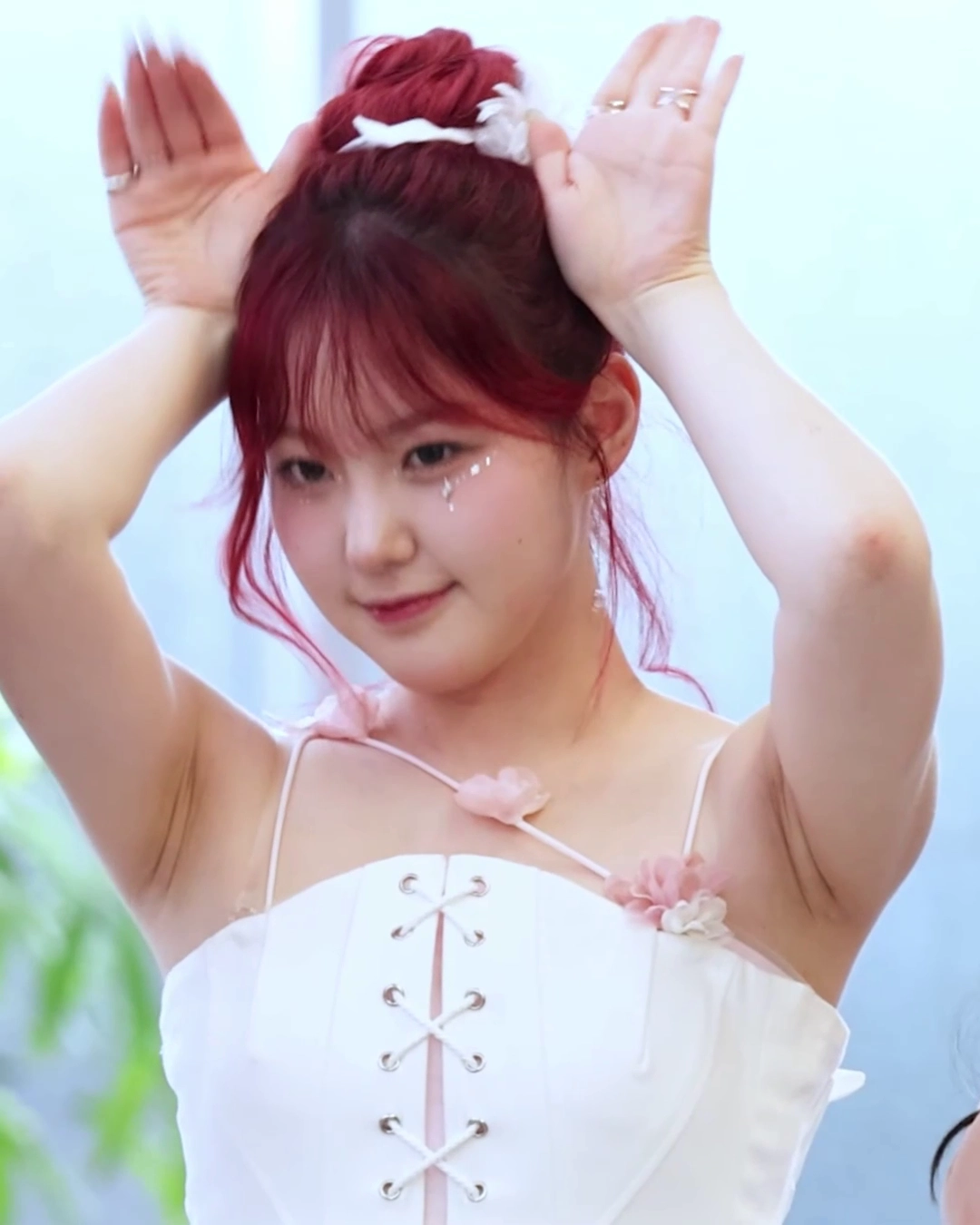 케플러 김채현 겨드랑이 두툼하게 잡힌 무대 인사