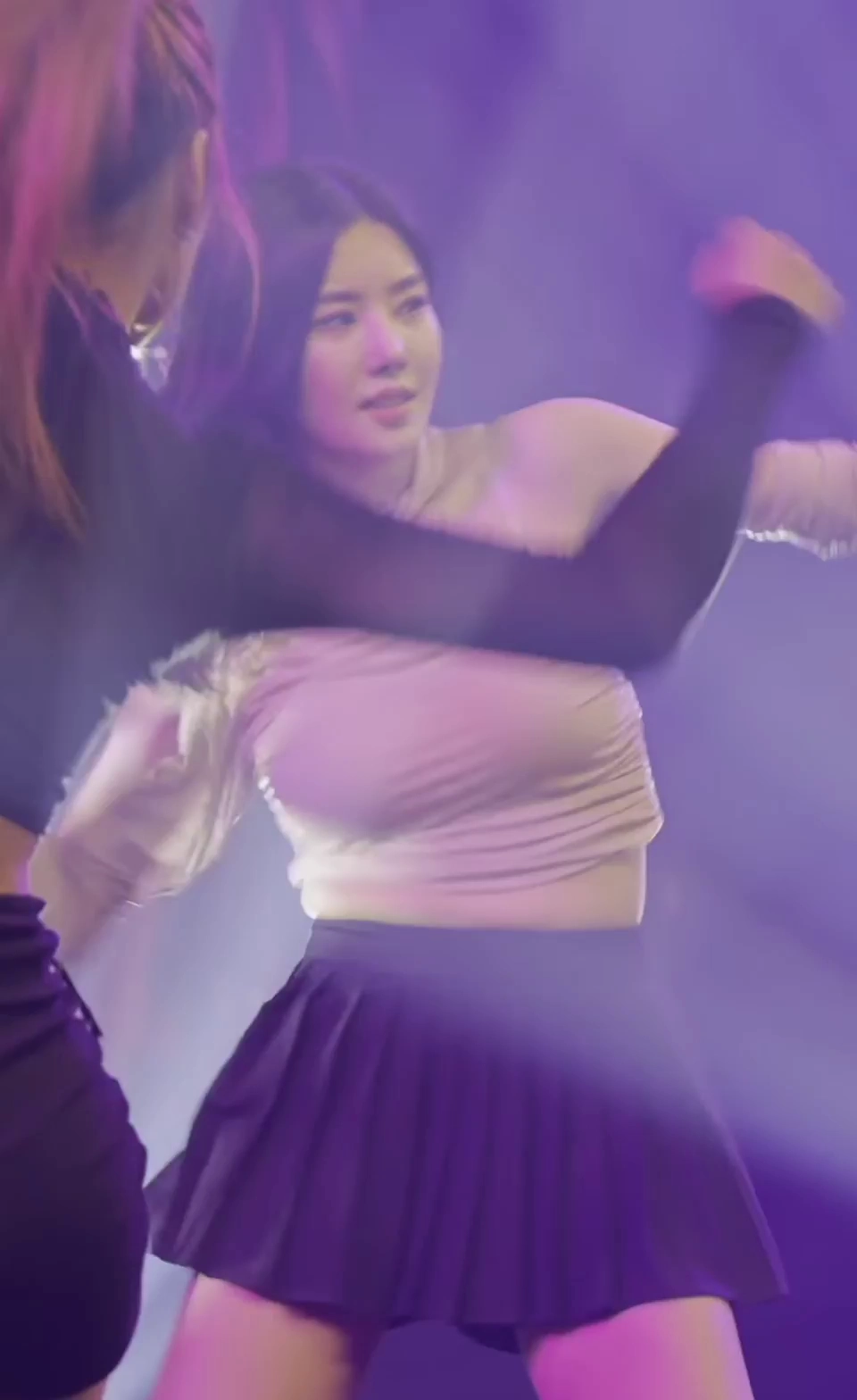 권은비 가슴 묵직하게 드리블 치는 일본 공연