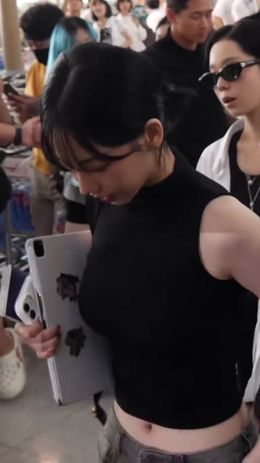 에스파 카리나 가슴 공격적인 볼륨감 나타낸 공항패션