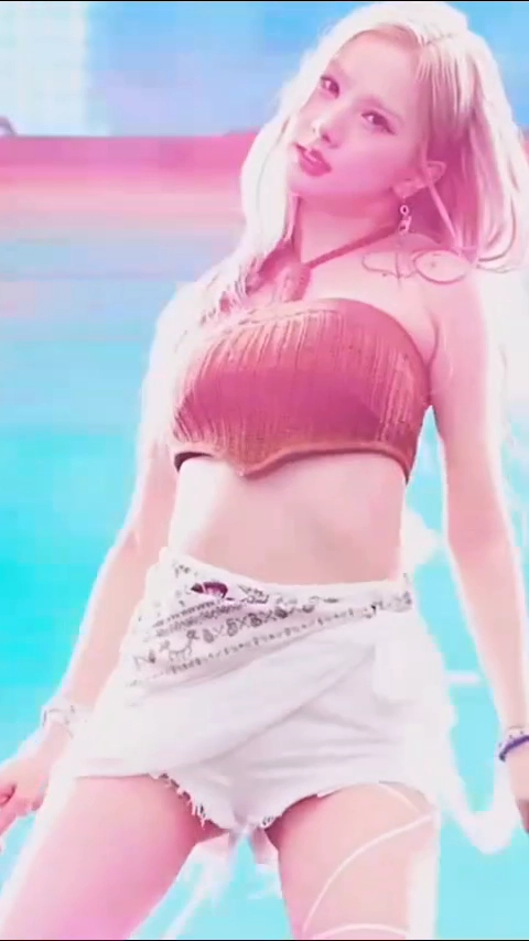 비비지 은하 팬티 밑에서 찍은 헐렁한 핫팬츠 틈사이로 노출