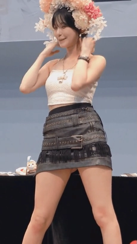 프로미스나인 백지헌 엉밑살 역대급 노출