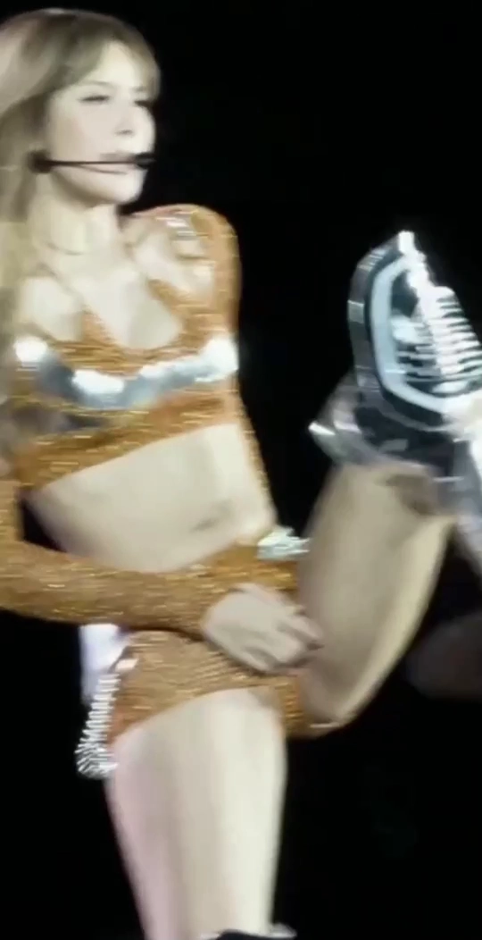 블랙핑크 리사  Y존 집중하게 하는 발차기