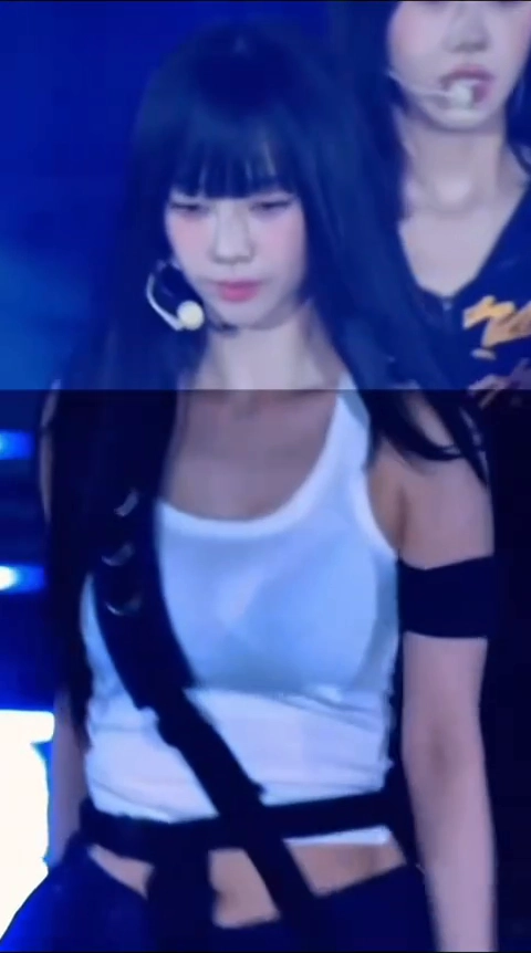 카리나 밝기조절 흰 나시 속 검정 브라 출렁이는 슴브먼트