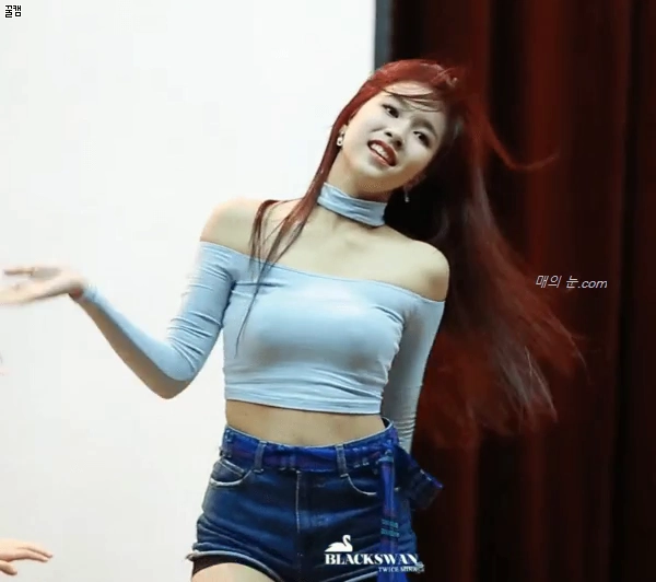 트와이스 미나 꼭툭튀 노브라 의심