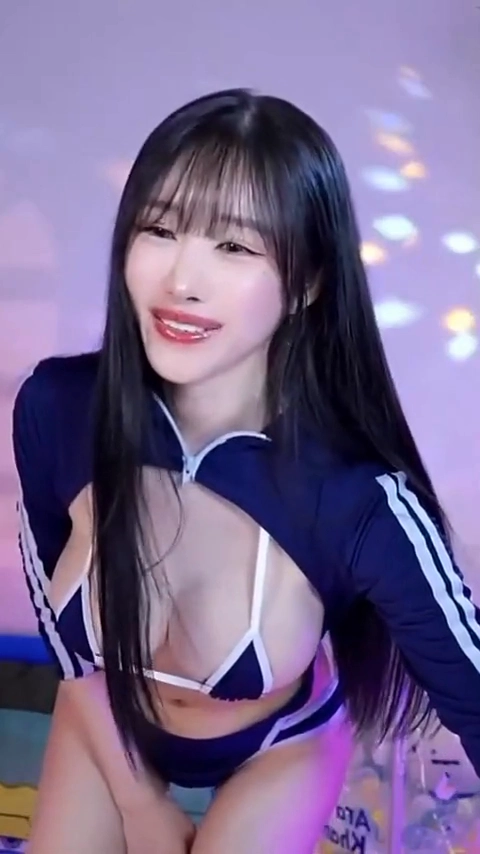 정서이 옆가슴 삐져나온 마이크로 비키니