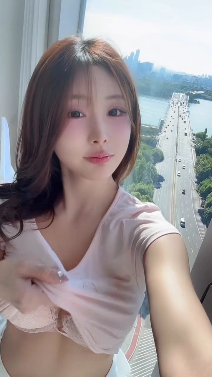 연유 미드 보이게 티셔츠 걷어 올려 보여줘