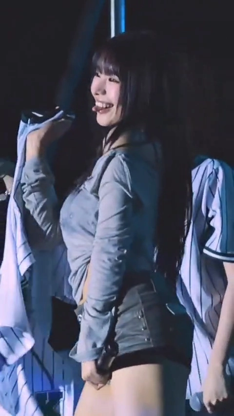 키스오브라이프 나띠 가슴 위아래로 출렁이는 바운스