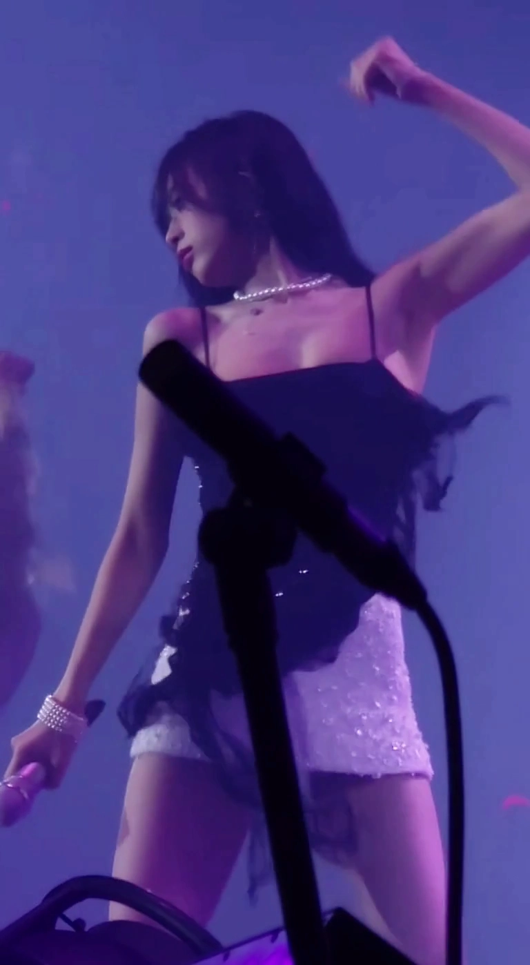 베이비몬스터 아현 윗가슴 드리블 레전드