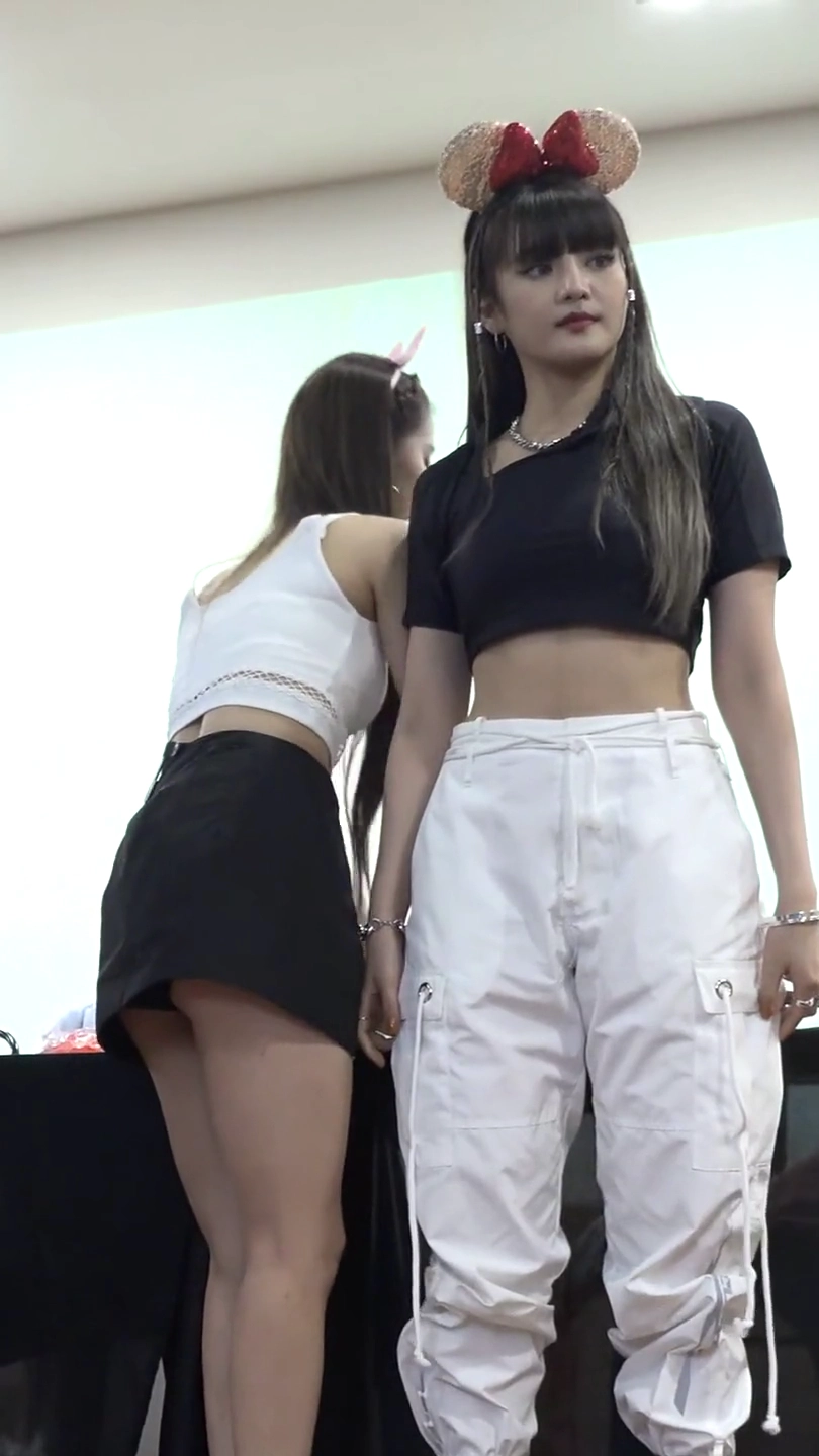 아이들 미연 엉밑살 잡힌 팬사인회 현장