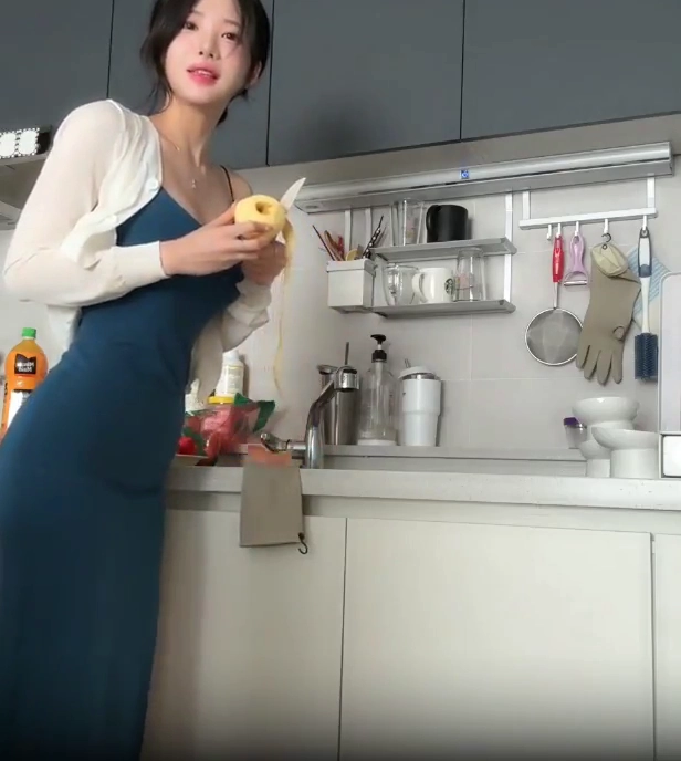 박틸다 "아줌마 개쩔지?" 청녹색 동탄 미시룩