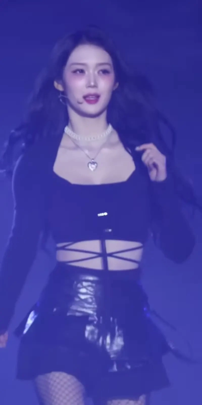 공유빈 윗슴 걷기만 해도 떨리는 무브먼트