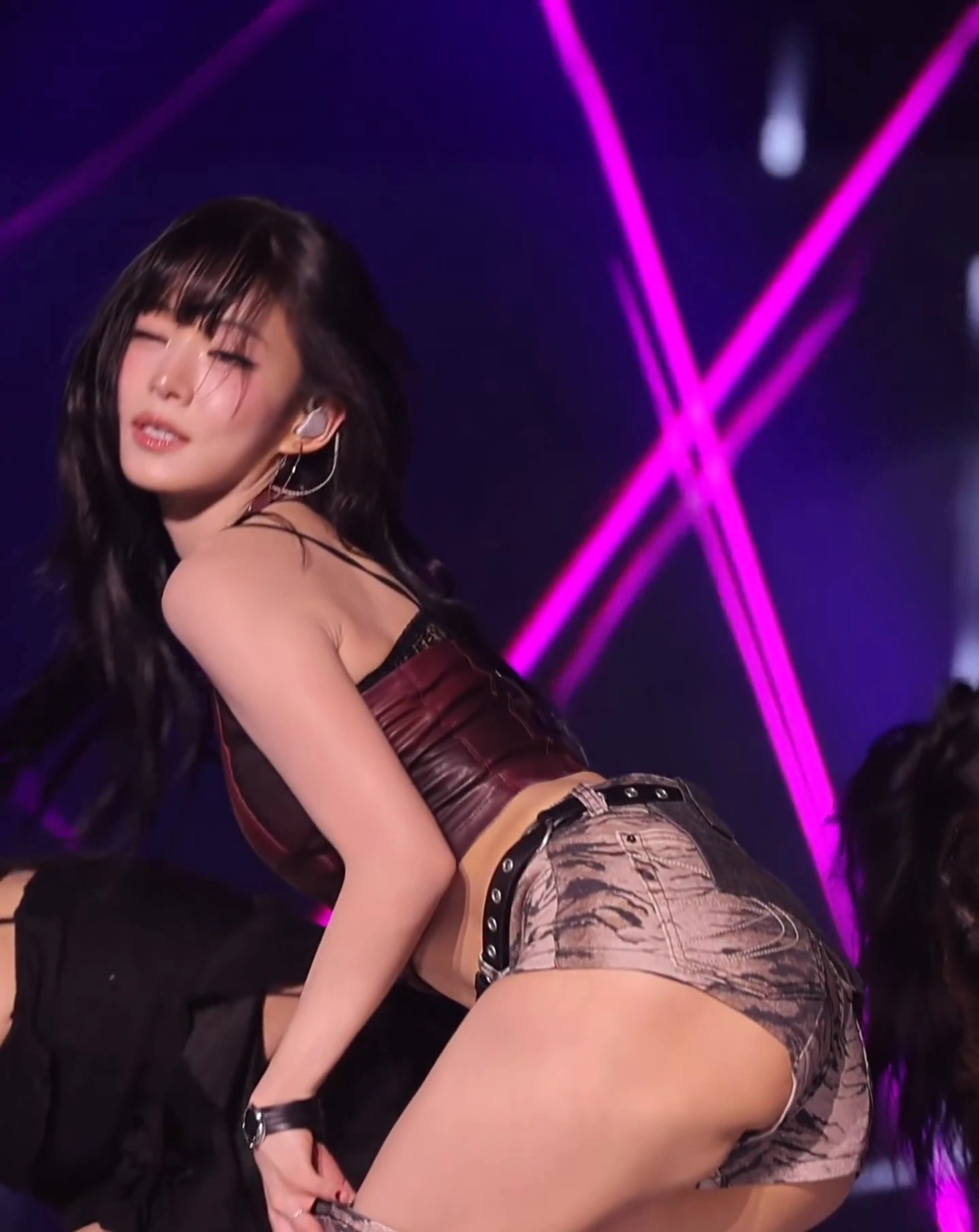 프미나 이채영 엉밑 도드라진 섹시 웨이브