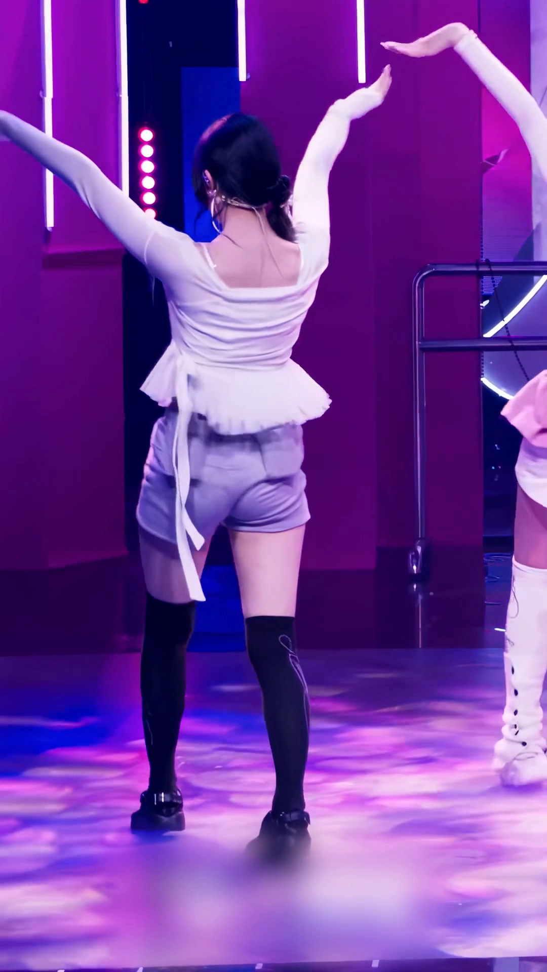 하츠투하츠 이안 엉덩이 의외로 튼실한 뒤태