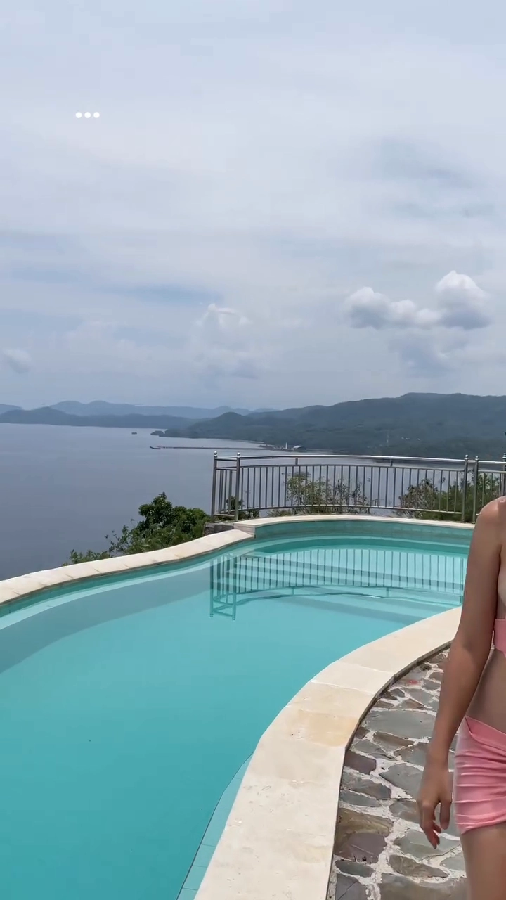 이희은 꼭지 튀어나온 노패드 모노키니