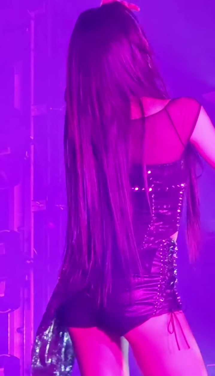 키스오브라이프 하늘 엉태 타이트한 가죽 반바지