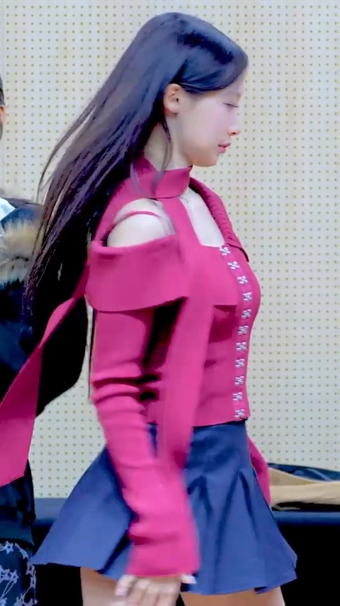 리센느 원이 엉밑살 턴동작 순간포착