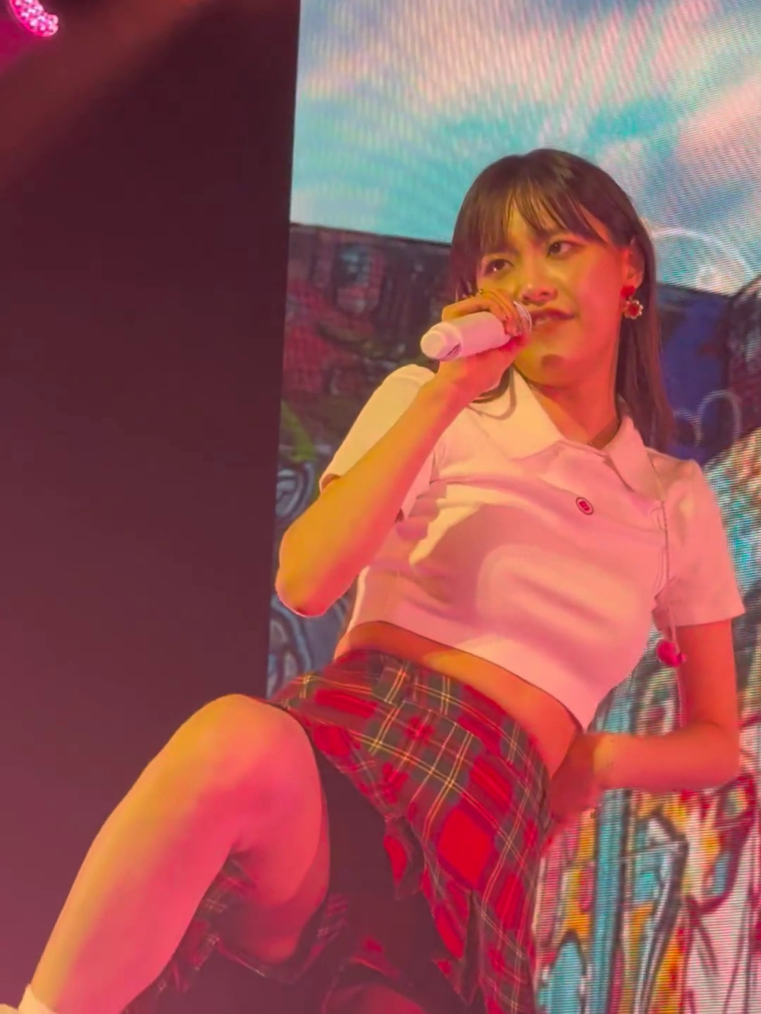 츄 팬티 발차기 할때 살짝 보이는 틈새 노출