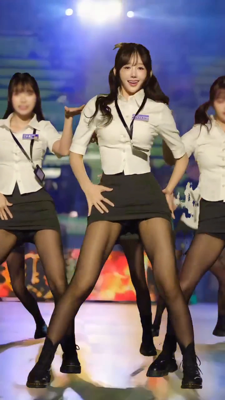 치어리더 오서율 가슴 봉긋 흰셔츠 오피스룩