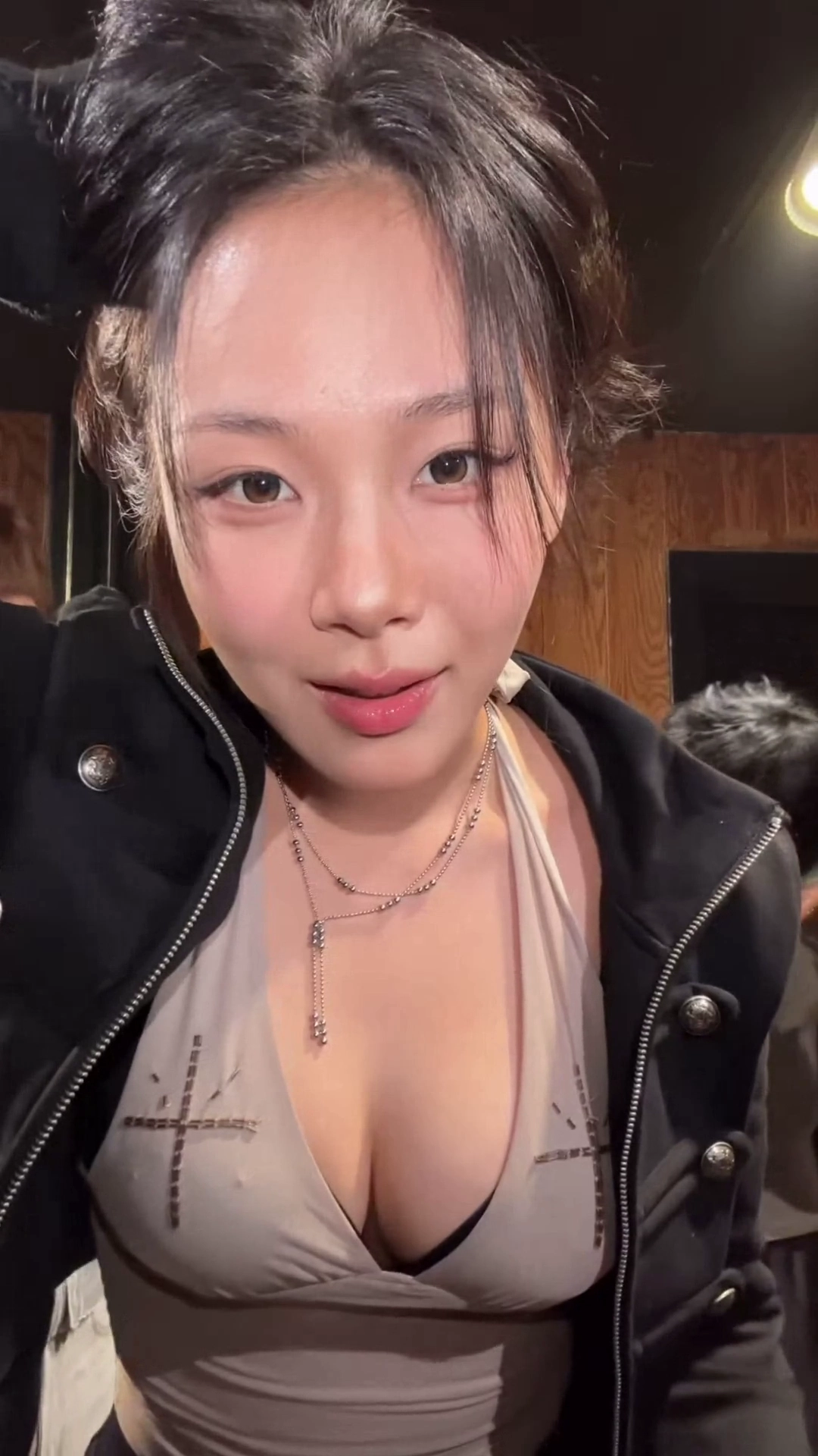 비비 가슴골 초근접 얼빡샷 챌린지