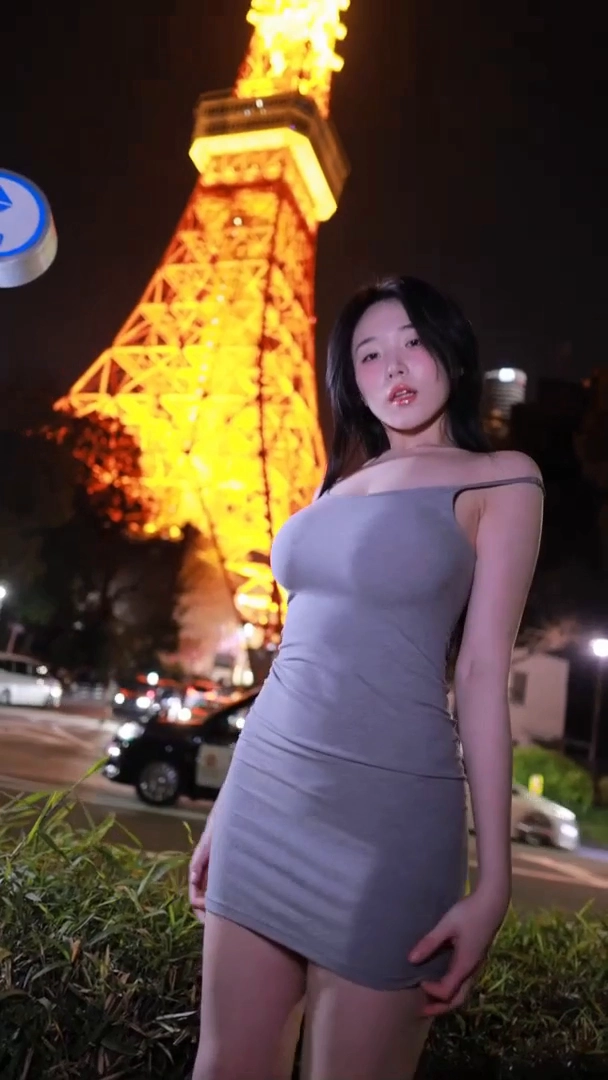 이연우 야외노출 미시룩 걷어서 보여주는 팬티