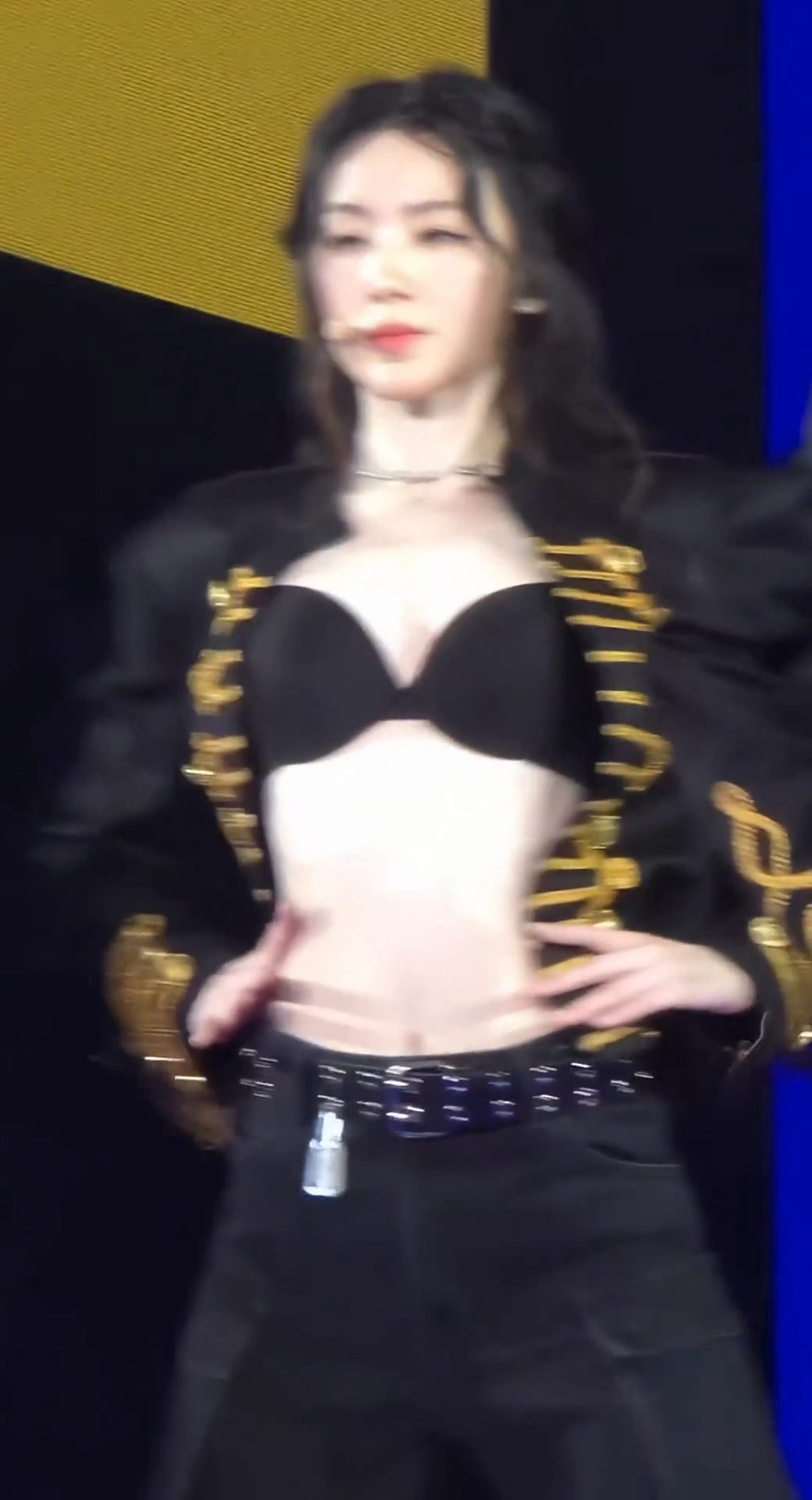 아이들 슈화 생브라 그냥 노출하는 콘서트